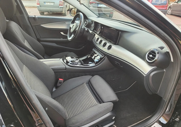 Mercedes-Benz Klasa E cena 93000 przebieg: 205000, rok produkcji 2017 z Chorzów małe 301
